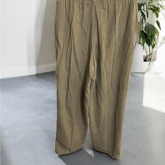 Relaxed Silk Tan Straight Leg Pants with Elastic Waistband - Picture 2 of 3
